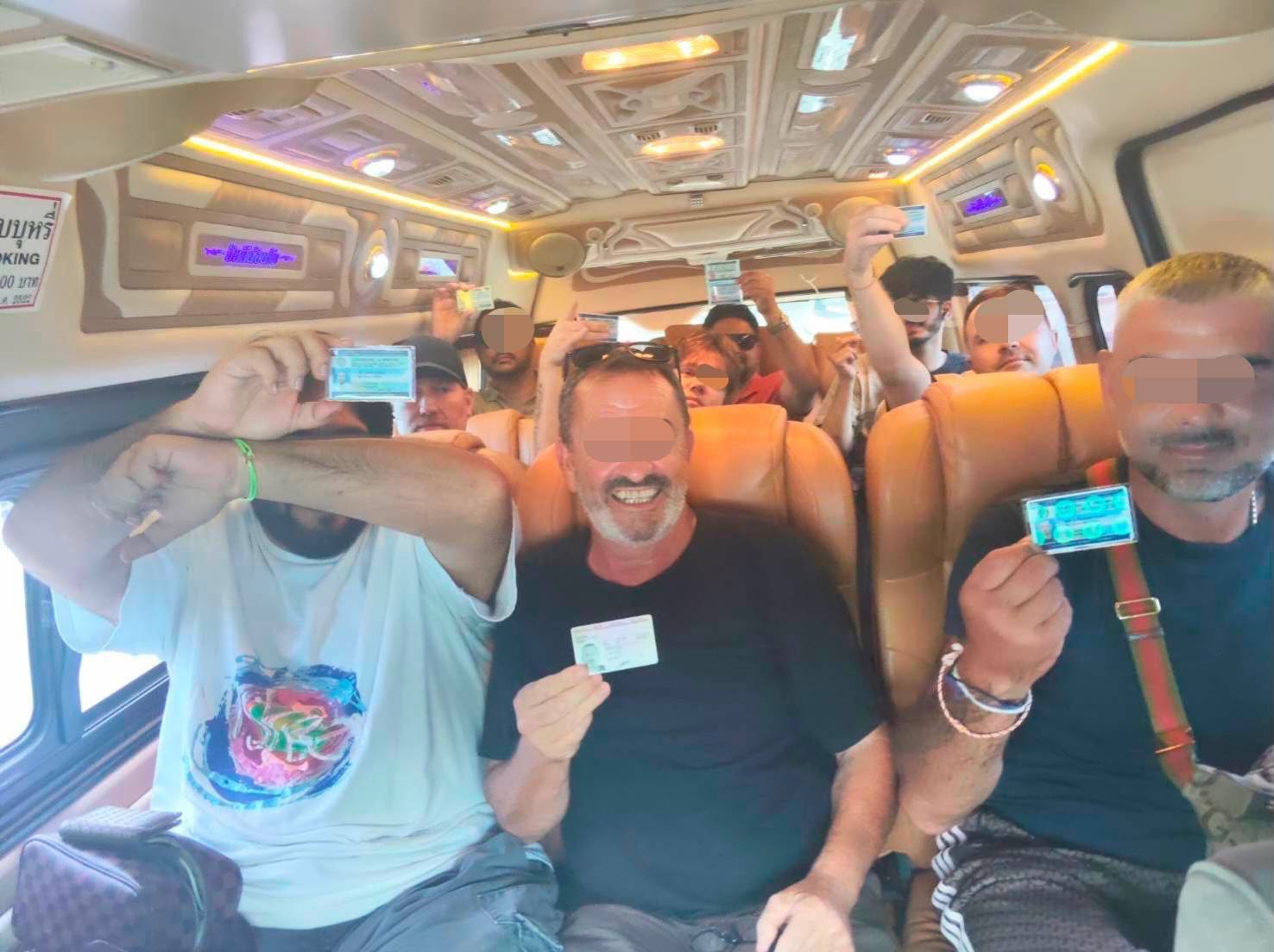 ลูกค้ารับใบอนุญาตขับขี่ไทย / Clients receiving their Thai driving licences